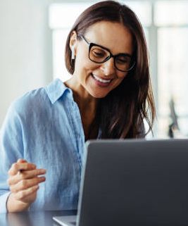lady on laptop